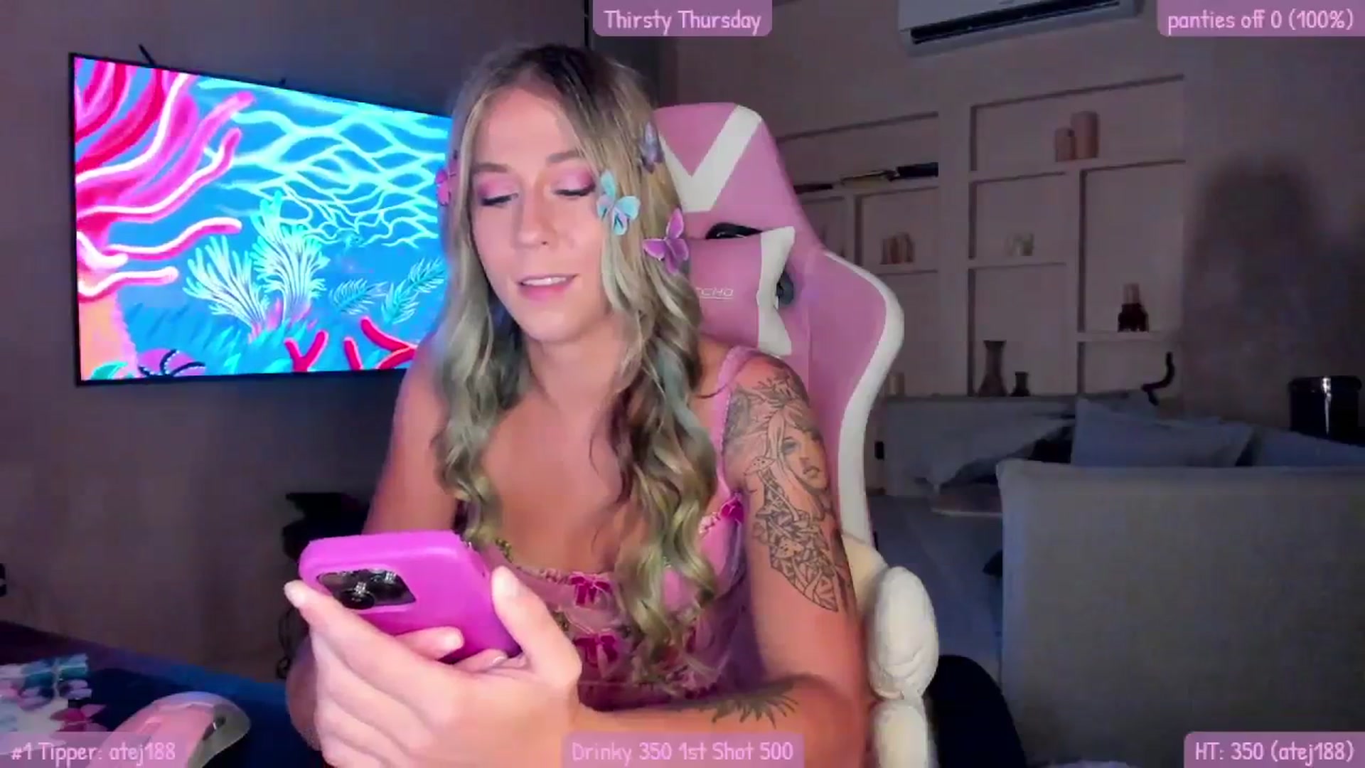 Gallery image thumbnail from Mochi's myfreecams stream on, 09/15/2023, 01:11 image 18 of 20