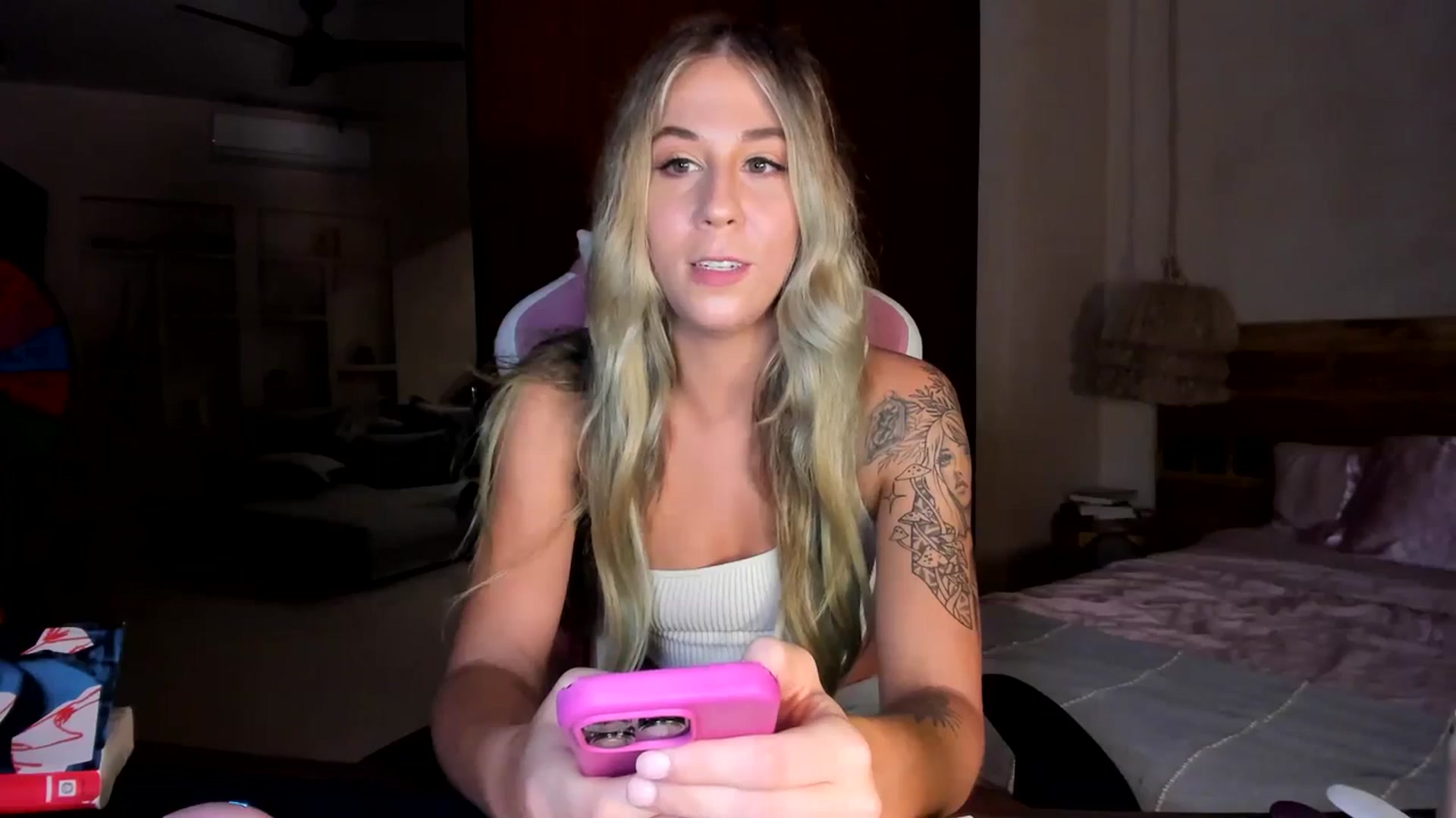 Gallery image thumbnail from Mochi's myfreecams stream on, 09/17/2023, 02:44 image 6 of 20