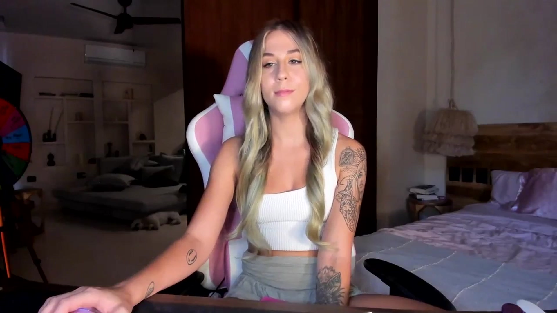 Gallery image thumbnail from Mochi's myfreecams stream on, 09/17/2023, 02:44 image 3 of 20