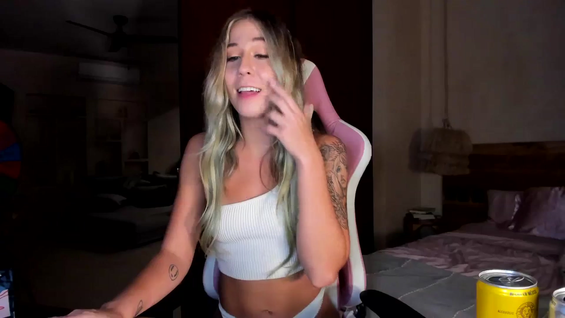 Gallery image thumbnail from Mochi's myfreecams stream on, 09/17/2023, 02:44 image 13 of 20