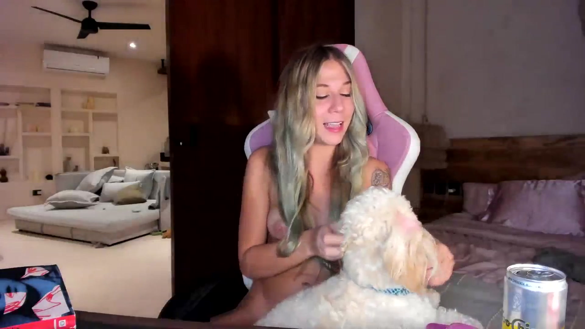 Gallery image thumbnail from Mochi's myfreecams stream on, 09/17/2023, 08:18 image 13 of 20