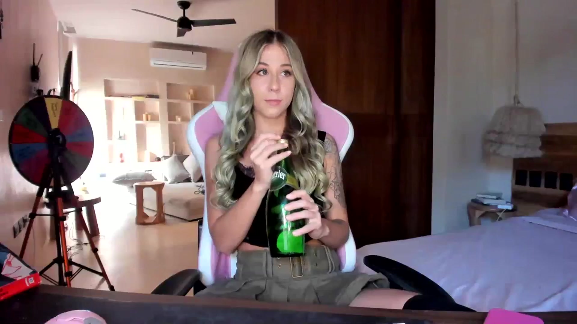 Gallery image thumbnail from Mochi's myfreecams stream on, 09/18/2023, 21:20 image 13 of 20