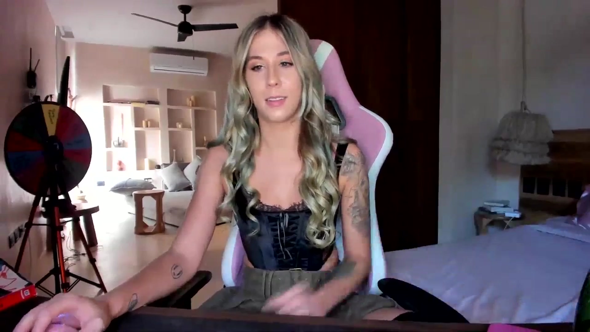 Gallery image thumbnail from Mochi's myfreecams stream on, 09/18/2023, 21:20 image 4 of 20