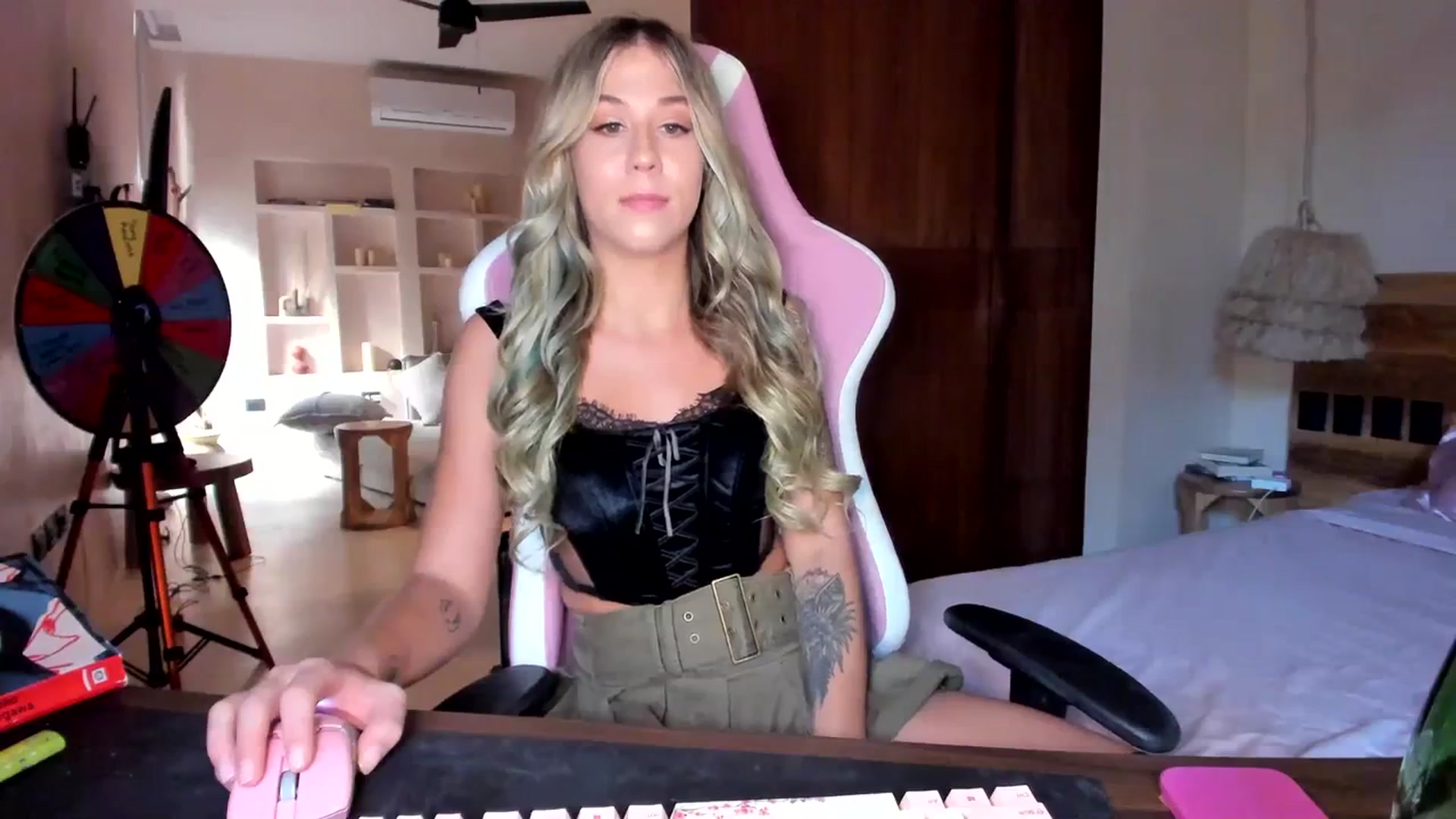 Gallery image thumbnail from Mochi's myfreecams stream on, 09/18/2023, 23:17 image 13 of 20