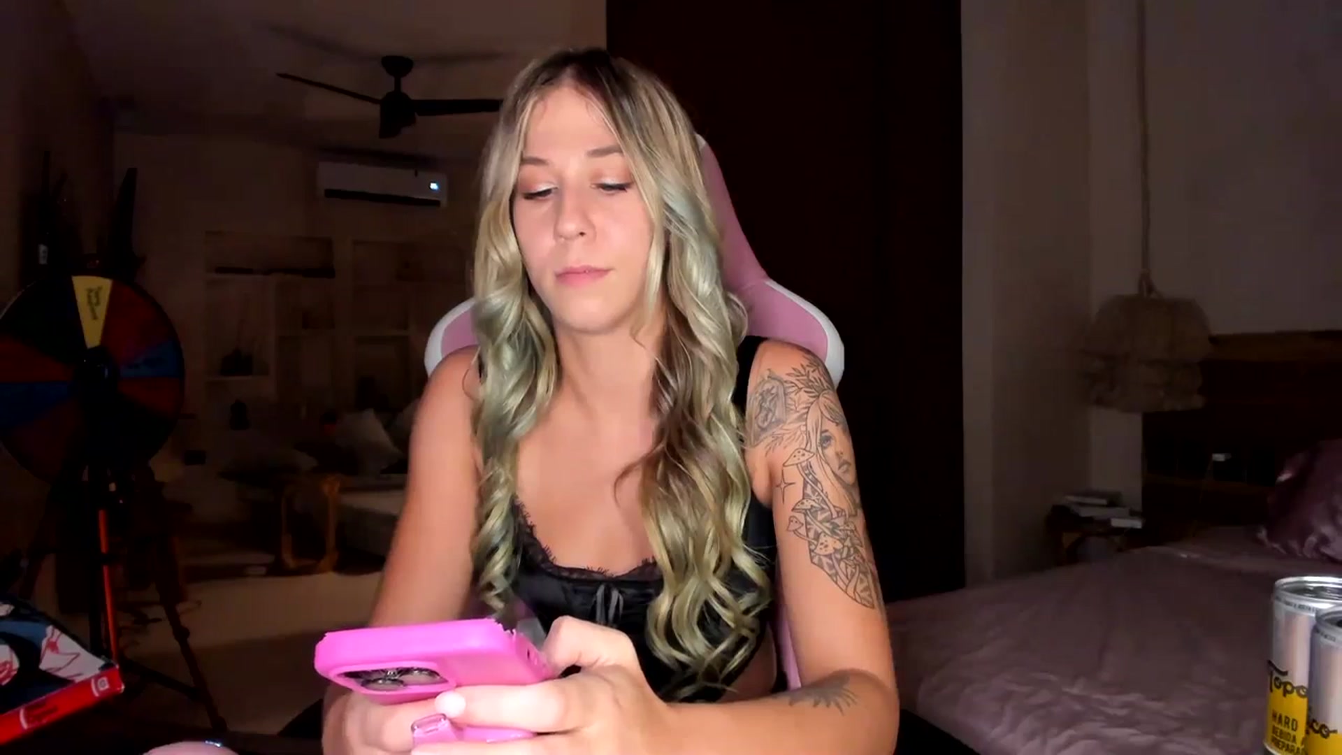 Gallery image thumbnail from Mochi's myfreecams stream on, 09/19/2023, 07:22 image 10 of 20