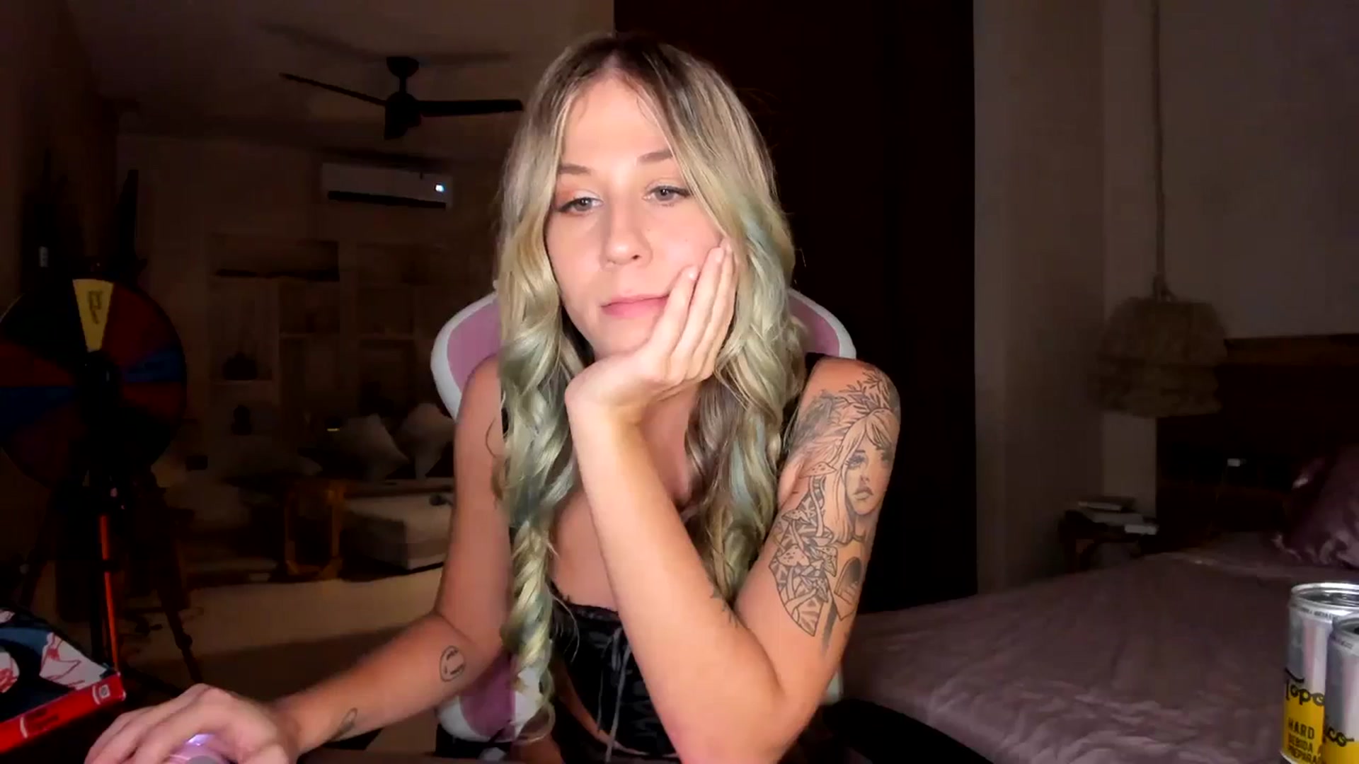 Gallery image thumbnail from Mochi's myfreecams stream on, 09/19/2023, 07:22 image 9 of 20