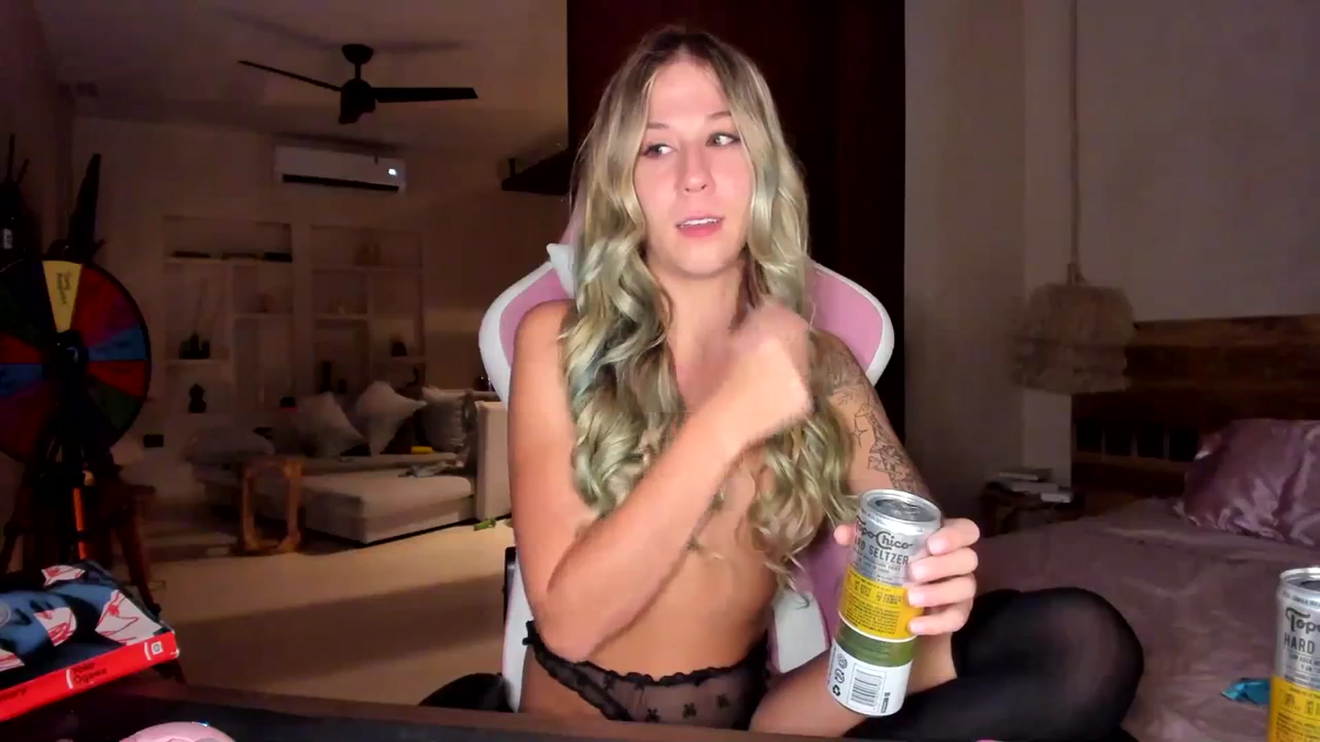 Gallery image thumbnail from Mochi's myfreecams stream on, 09/19/2023, 07:20 image 14 of 20
