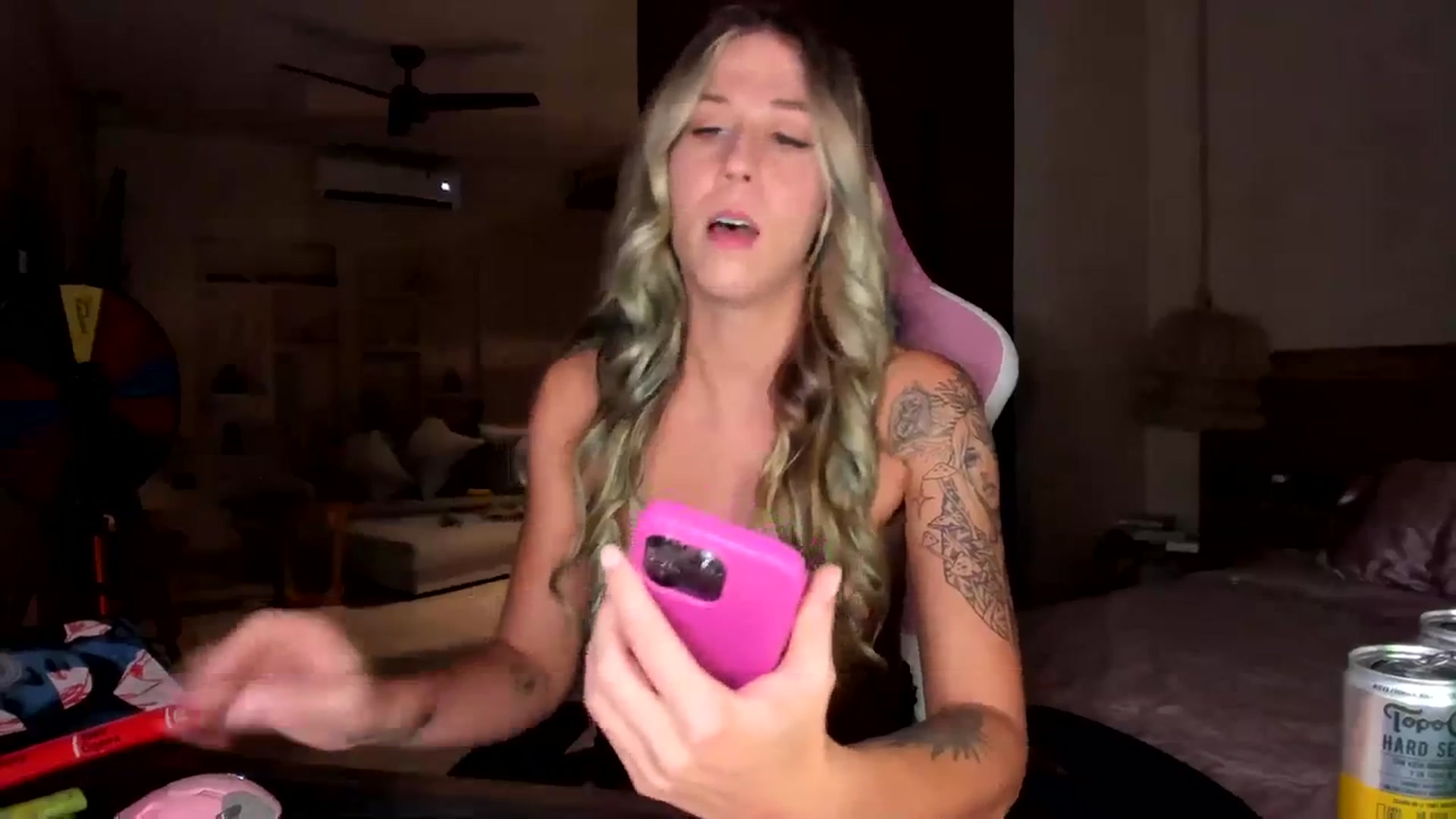 Gallery image thumbnail from Mochi's myfreecams stream on, 09/19/2023, 07:20 image 4 of 20