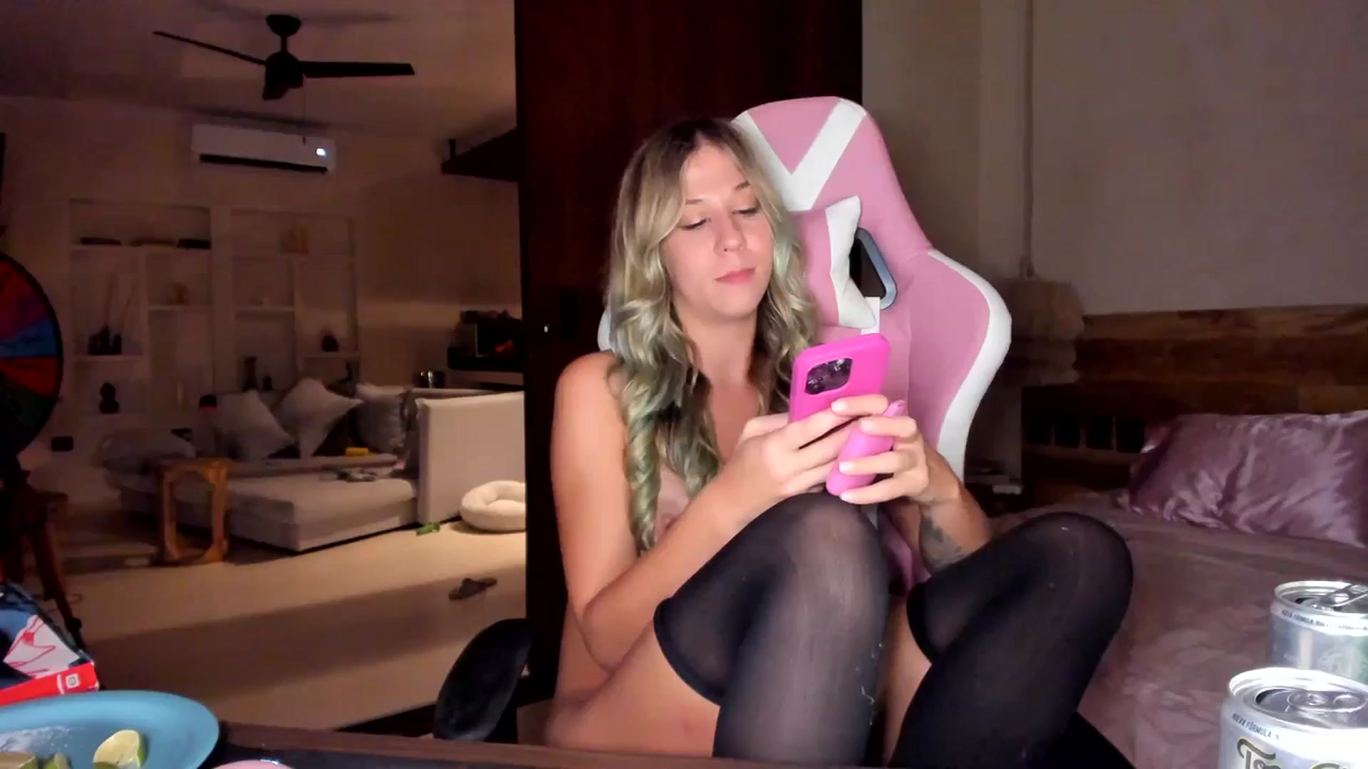 Gallery image thumbnail from Mochi's myfreecams stream on, 09/19/2023, 07:20 image 18 of 20