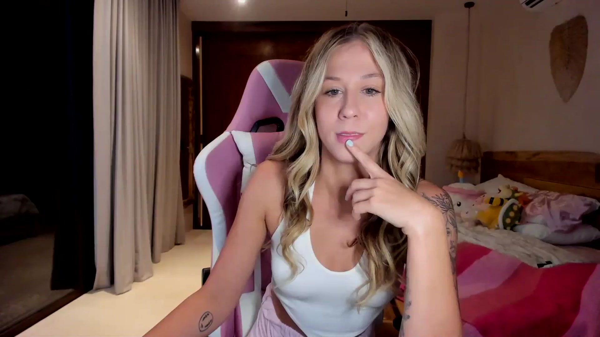 Gallery image thumbnail from Mochi's myfreecams stream on, 11/29/2023, 02:15 image 6 of 20