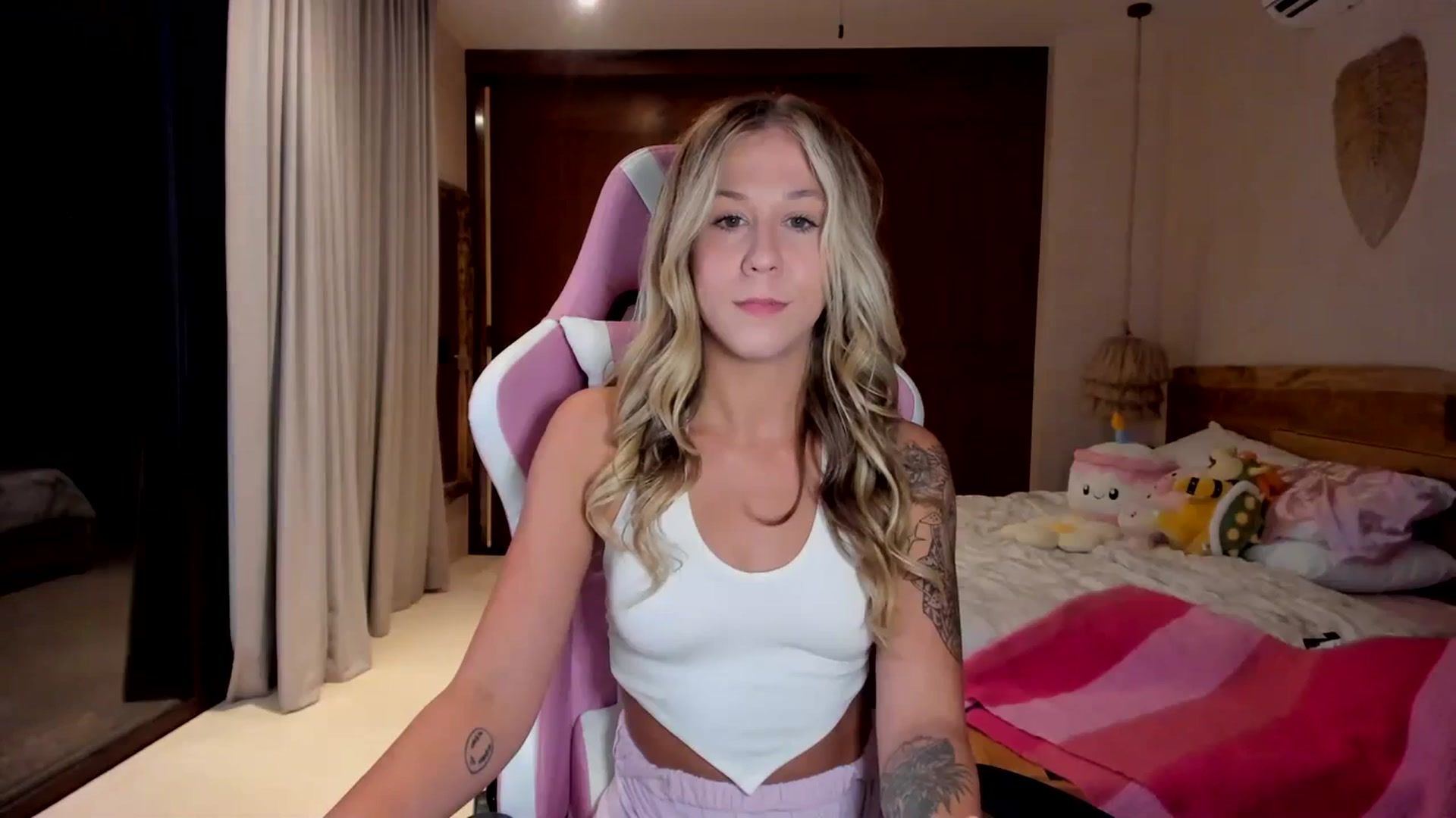 Gallery image thumbnail from Mochi's myfreecams stream on, 11/29/2023, 02:15 image 7 of 20