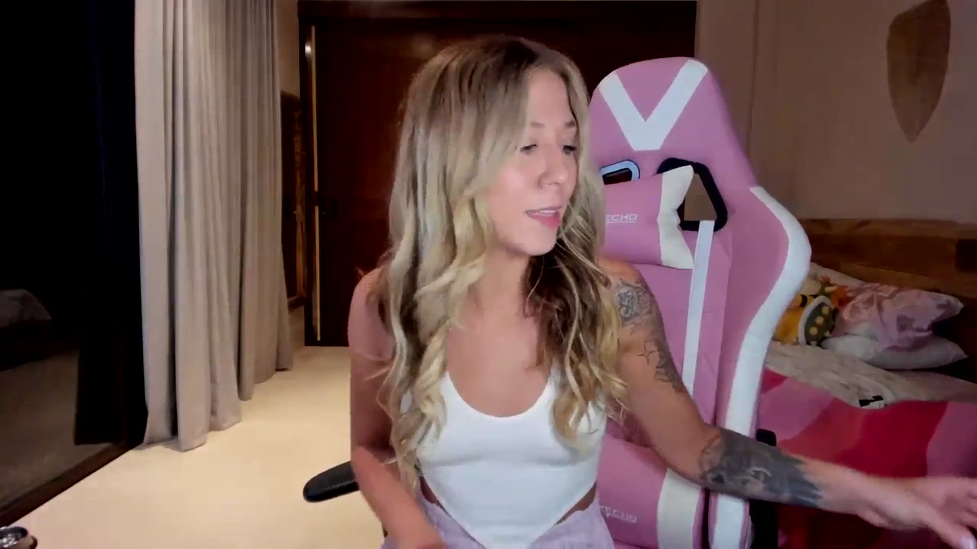 Gallery image thumbnail from Mochi's myfreecams stream on, 11/29/2023, 03:42 image 2 of 20