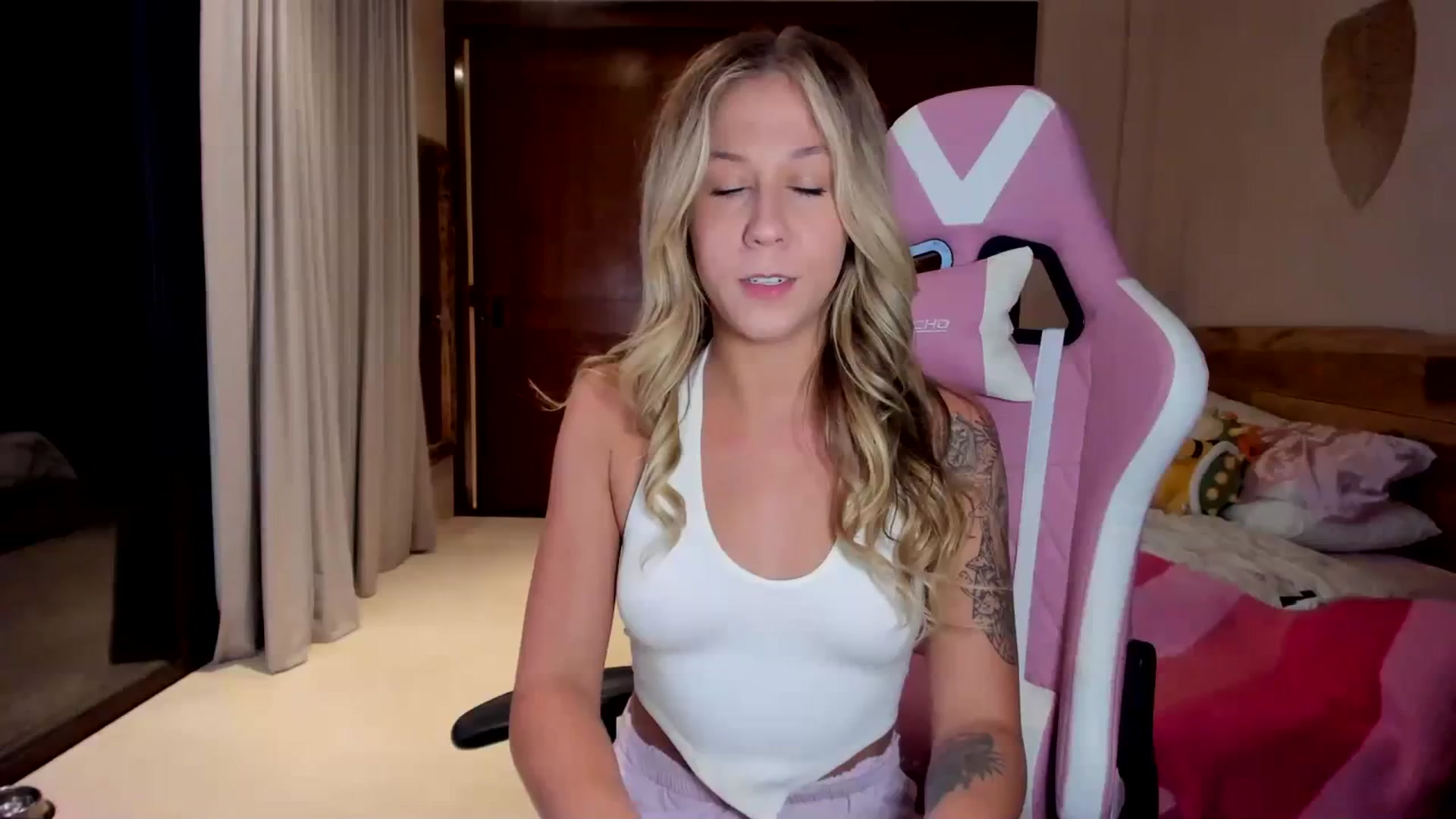 Gallery image thumbnail from Mochi's myfreecams stream on, 11/29/2023, 03:42 image 1 of 20
