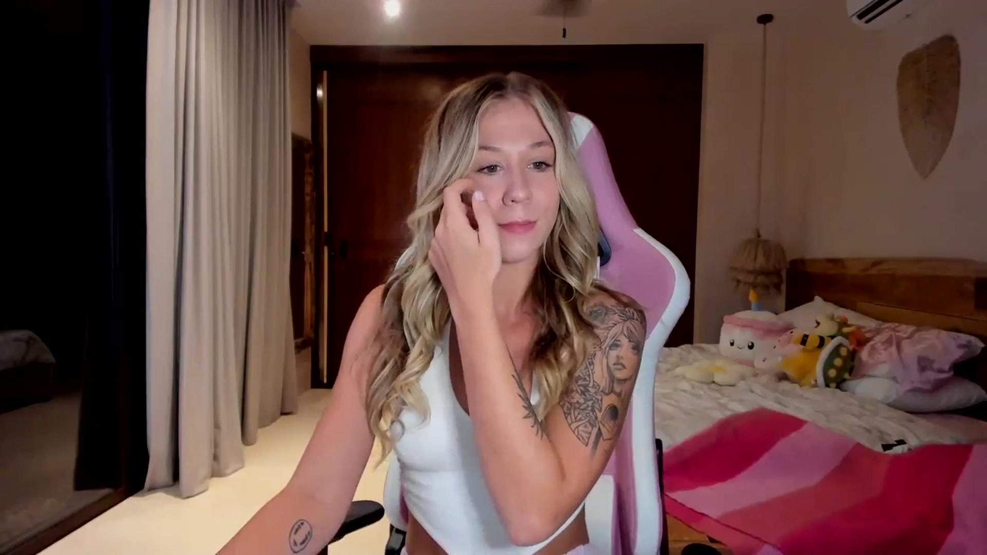Gallery image thumbnail from Mochi's myfreecams stream on, 11/29/2023, 03:42 image 4 of 20