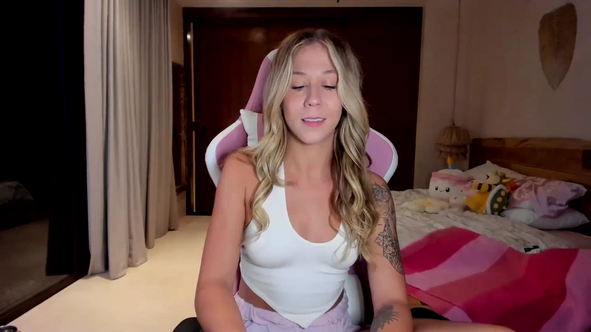 Gallery image thumbnail from Mochi's myfreecams stream on, 11/29/2023, 03:42 image 7 of 20