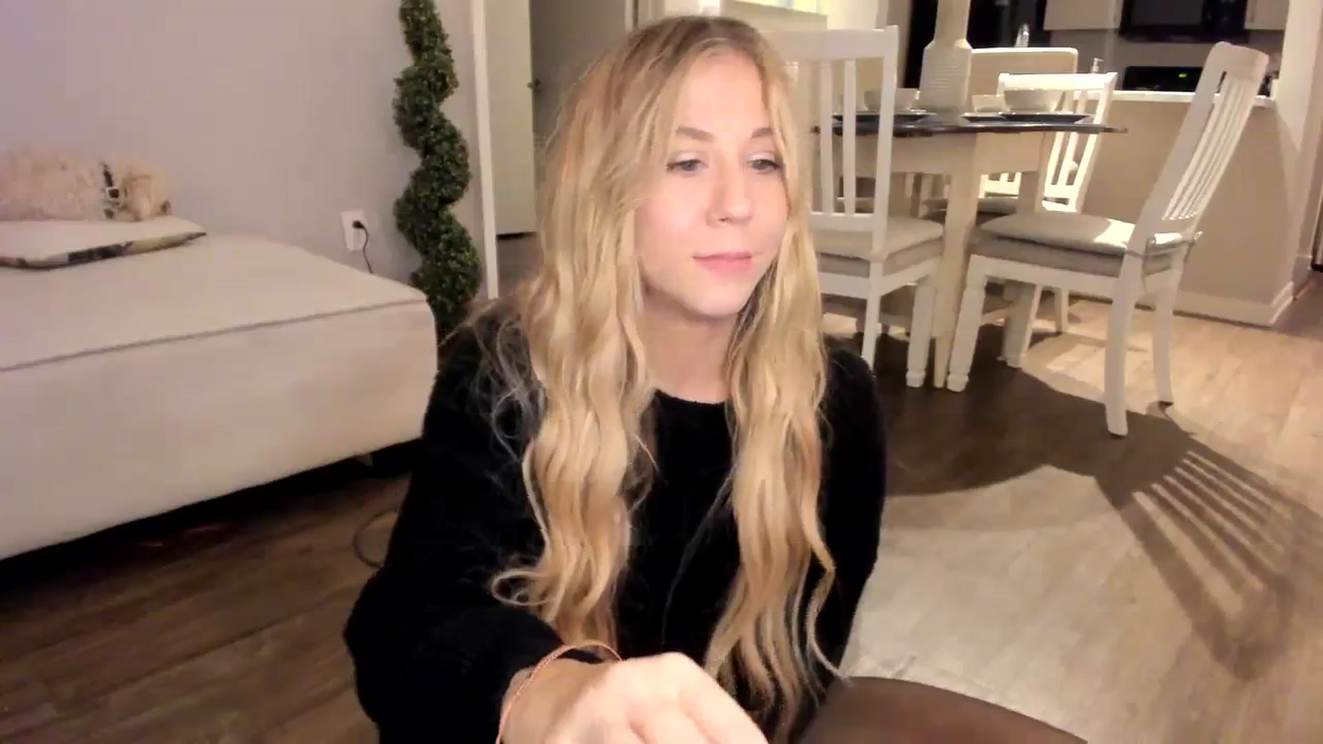 Gallery image thumbnail from Mochi's myfreecams stream on, 01/19/2024, 05:15 image 3 of 20