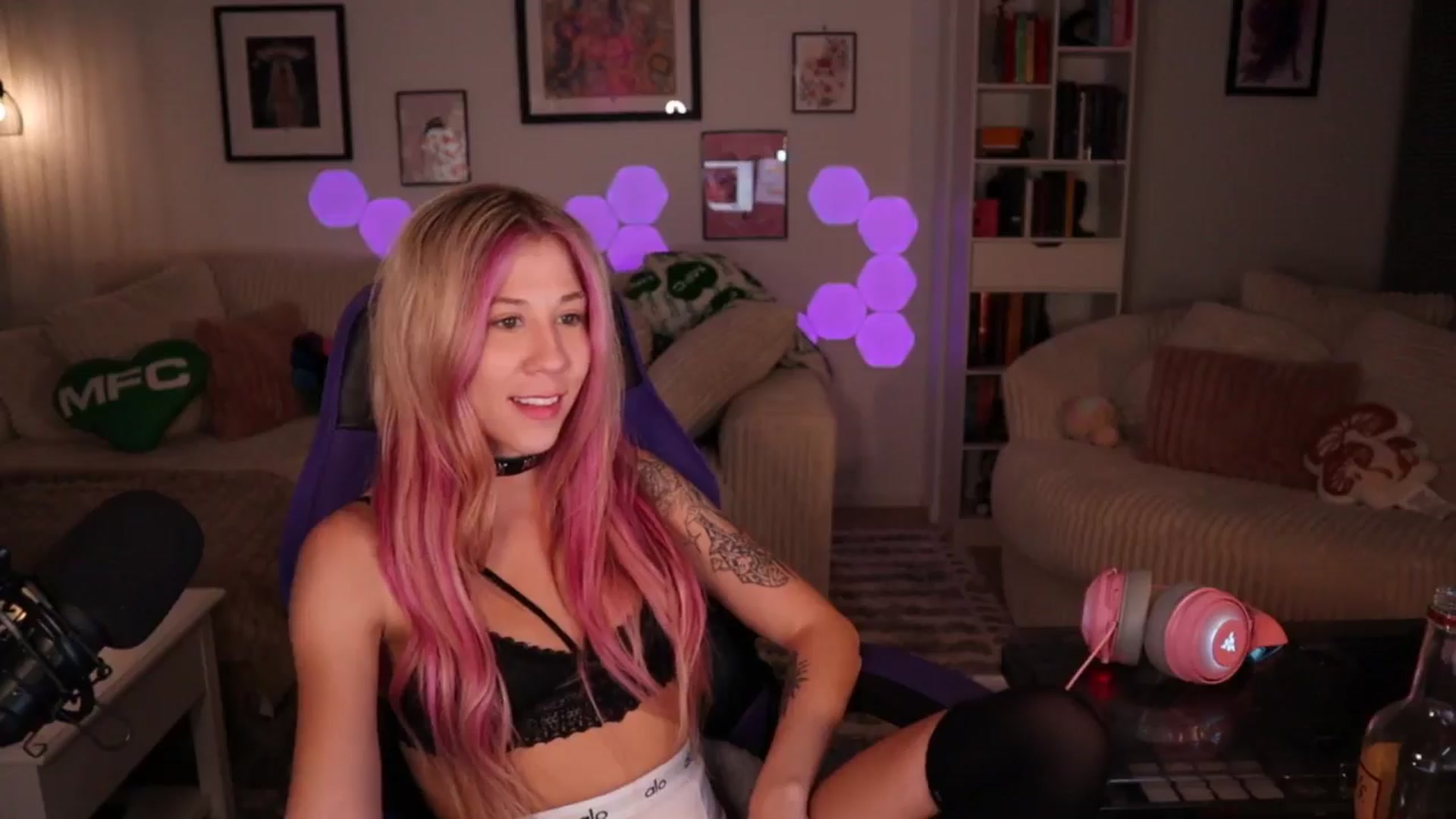 Gallery image thumbnail from Mochi's myfreecams stream on, 06/29/2024, 08:04 image 10 of 20