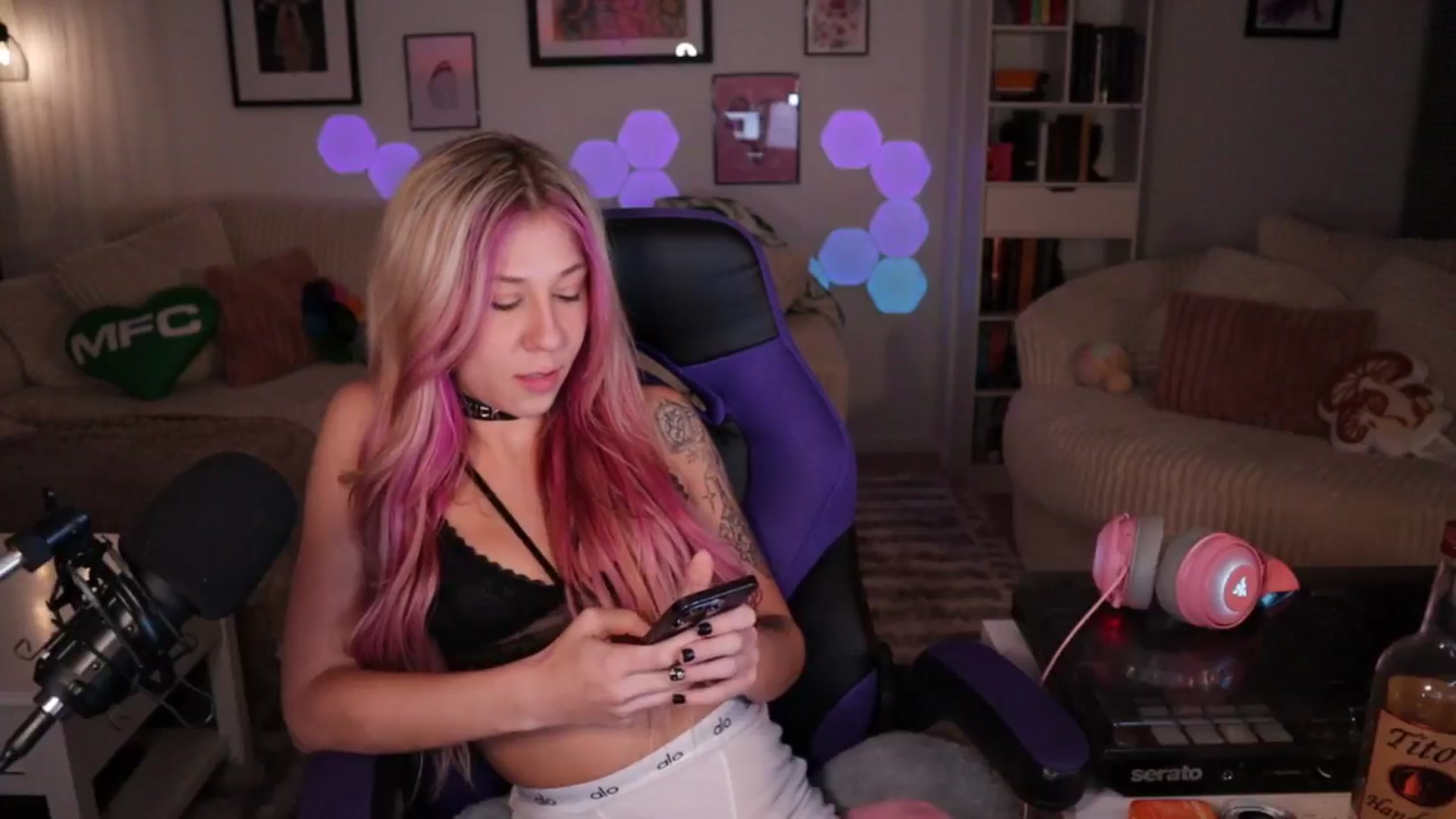 Gallery image thumbnail from Mochi's myfreecams stream on, 06/29/2024, 08:04 image 6 of 20