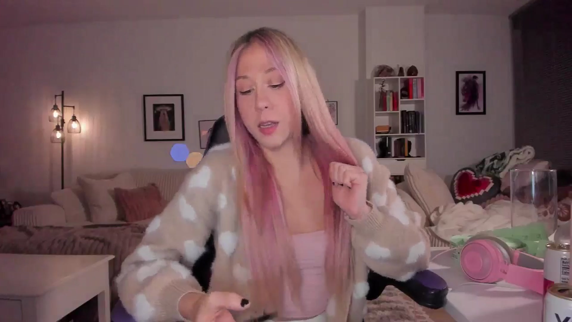 Gallery image thumbnail from Mochi's myfreecams stream on, 07/06/2024, 03:53 image 13 of 20