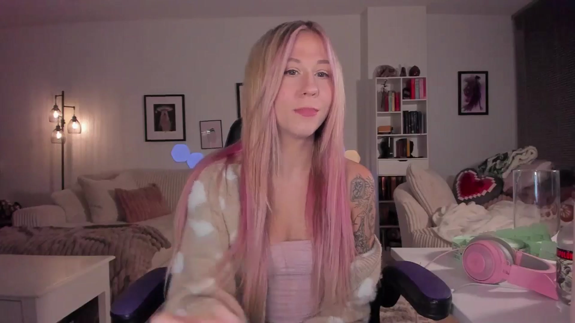 Gallery image thumbnail from Mochi's myfreecams stream on, 07/06/2024, 03:53 image 14 of 20