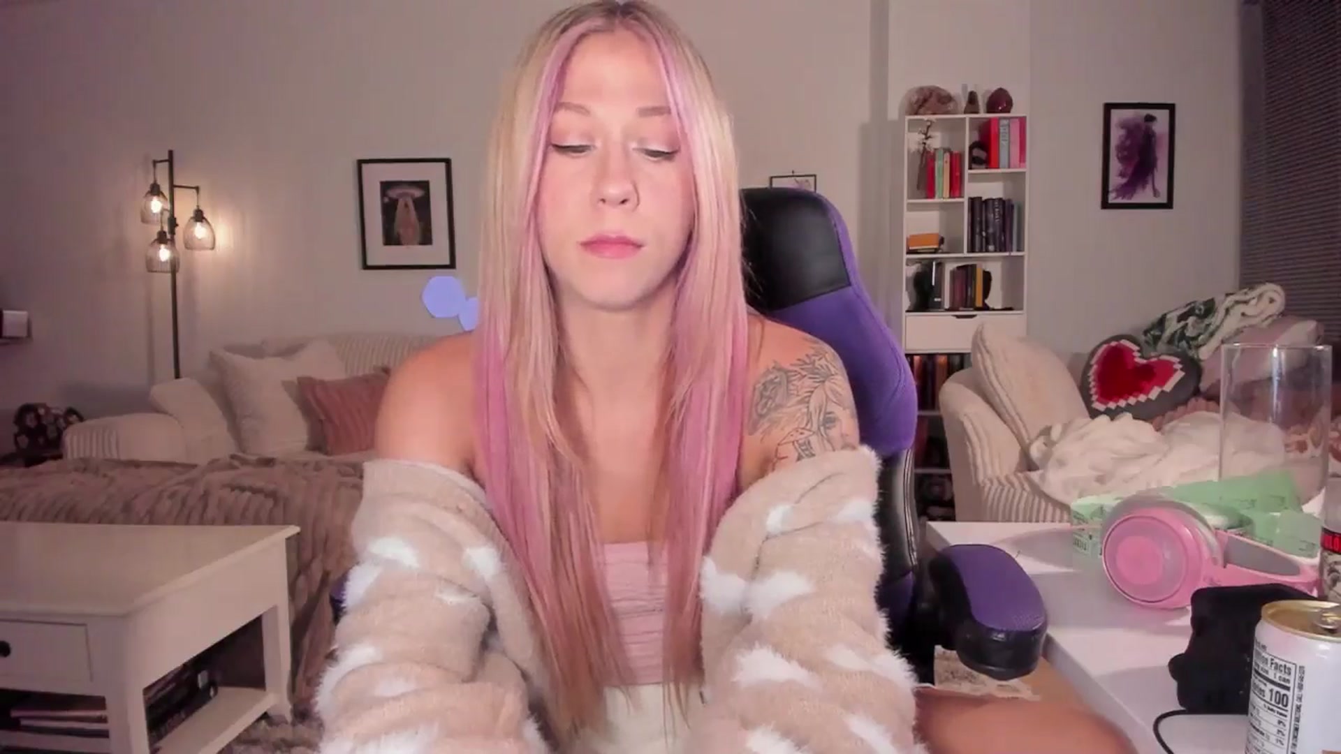 Gallery image thumbnail from Mochi's myfreecams stream on, 07/06/2024, 06:39 image 2 of 20
