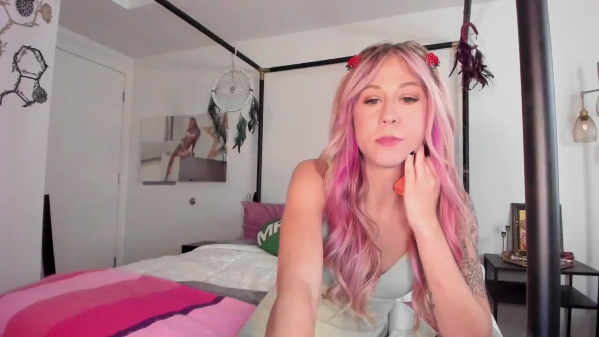 Gallery image thumbnail from Mochi's myfreecams stream on, 07/10/2024, 10:15 image 4 of 20