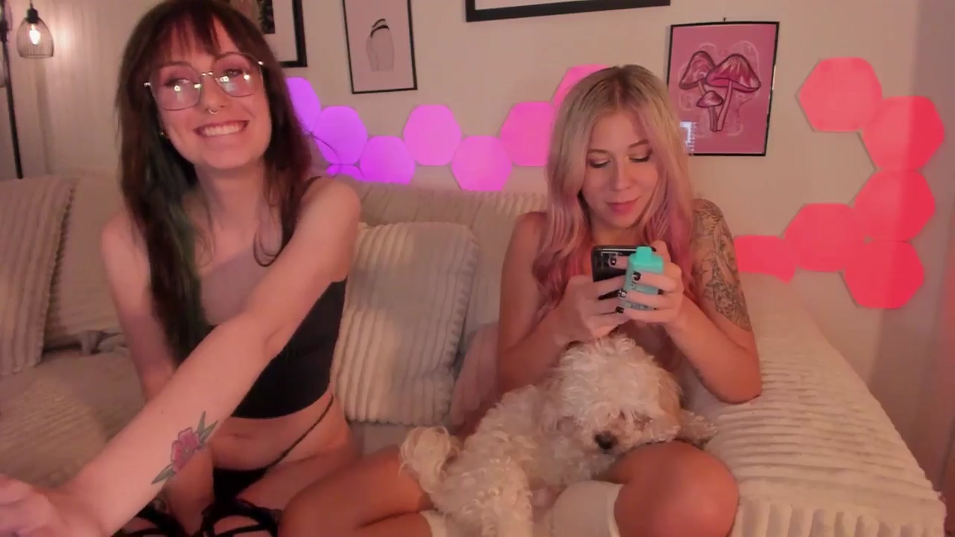 Gallery image thumbnail from Mochi's myfreecams stream on, 07/12/2024, 04:57 image 15 of 20