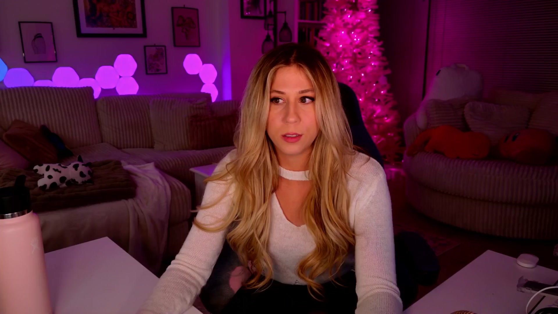 Gallery image thumbnail from Mochi's myfreecams stream on, 12/08/2024, 05:06 image 12 of 20