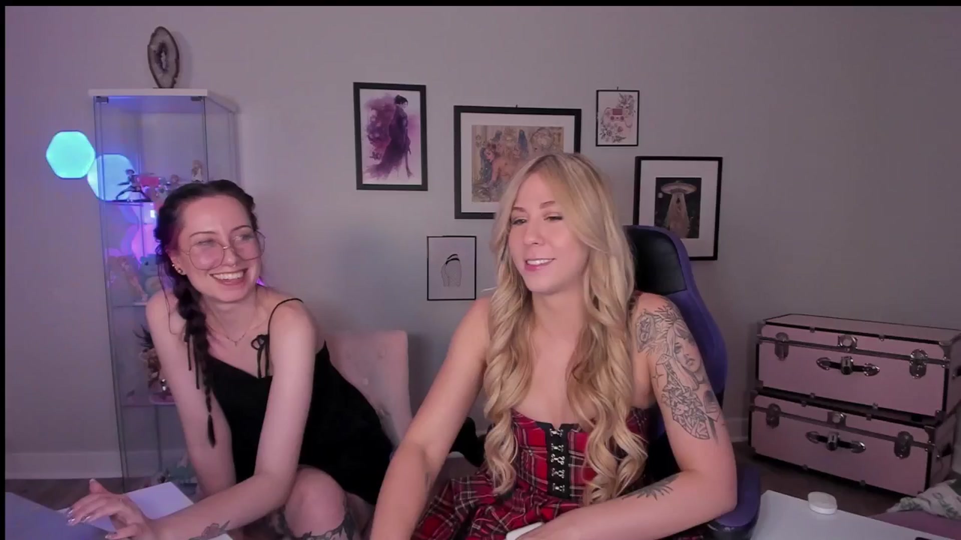 Gallery image thumbnail from Mochi's myfreecams stream on, 04/06/2025, 05:06 image 10 of 20