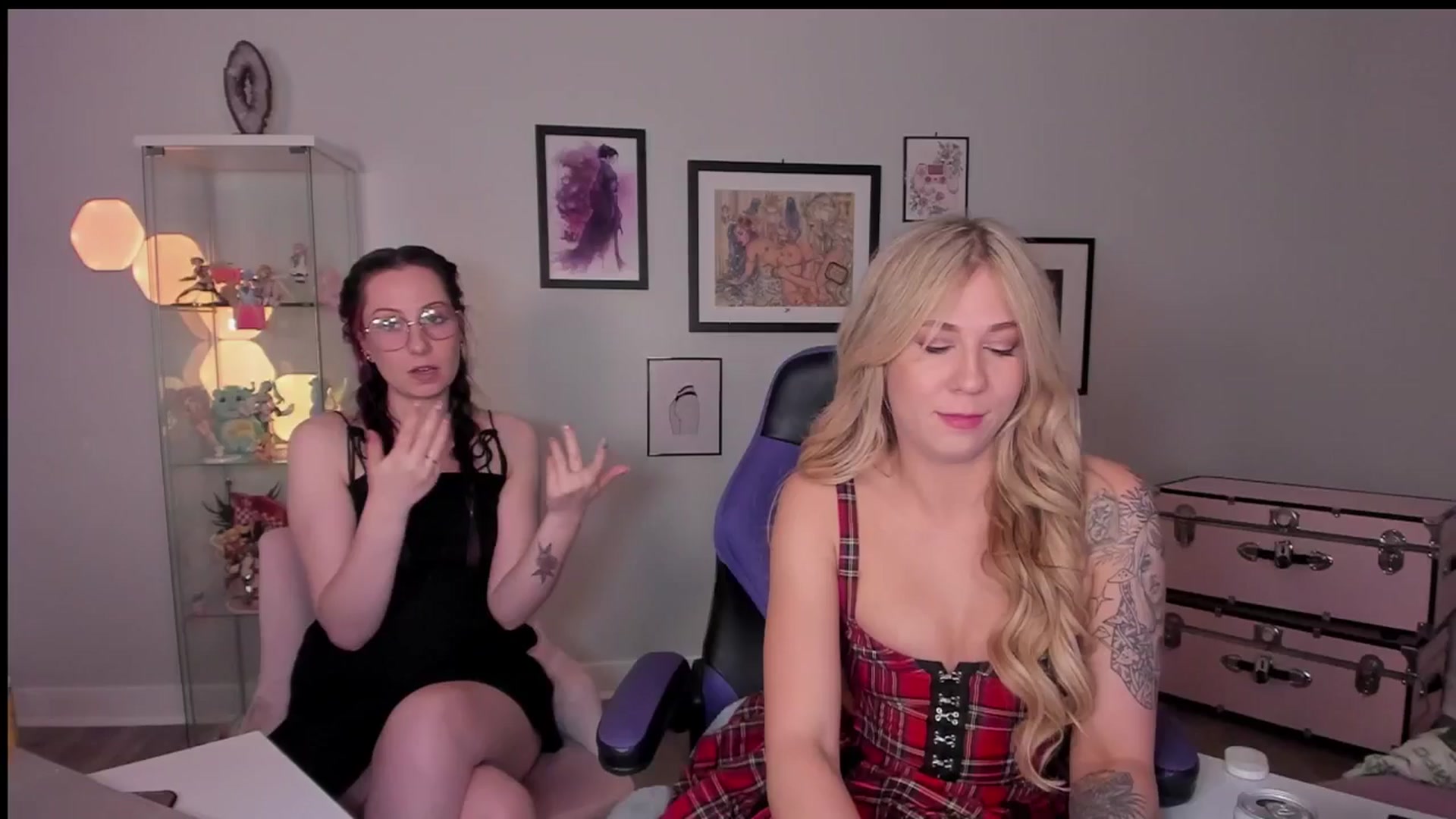 Gallery image thumbnail from Mochi's myfreecams stream on, 04/06/2025, 05:06 image 16 of 20