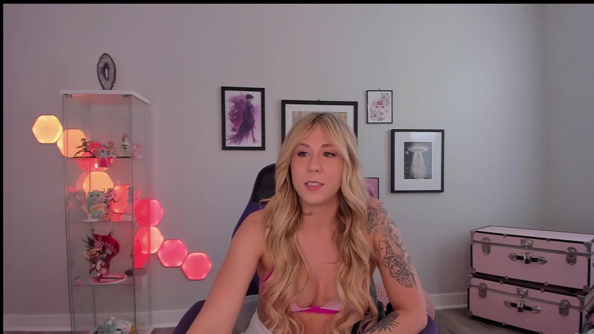 Gallery image thumbnail from Mochi's myfreecams stream on, 04/07/2025, 21:51 image 8 of 20