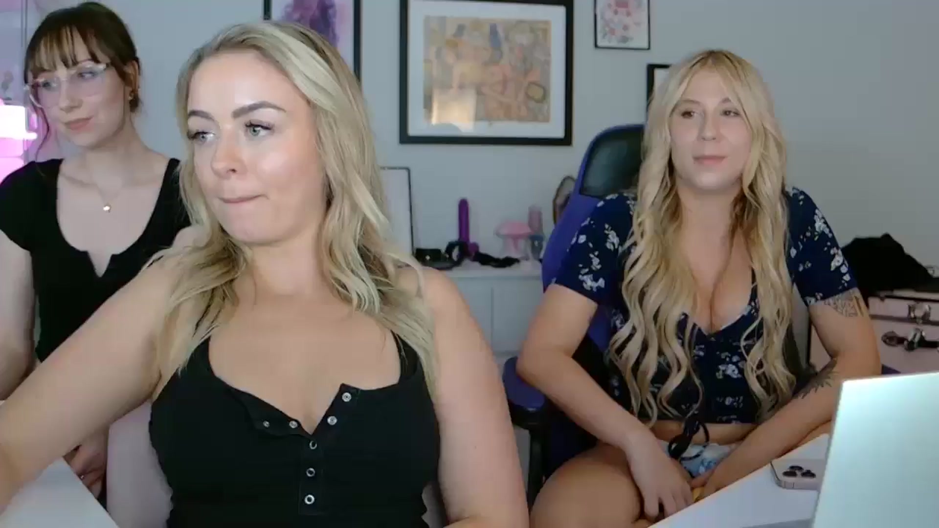 Gallery image thumbnail from Mochi's myfreecams stream on, 08/18/2025, 03:15 image 13 of 20