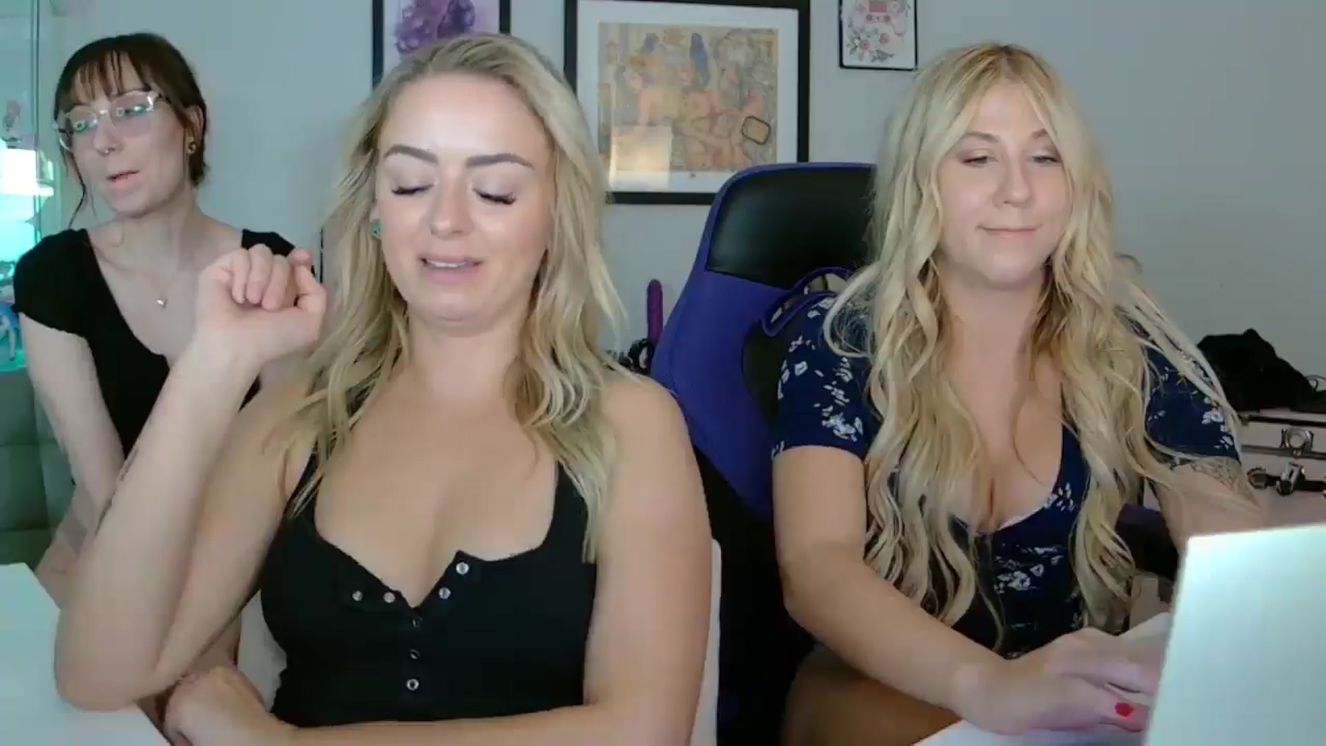 Gallery image thumbnail from Mochi's myfreecams stream on, 08/18/2025, 03:15 image 12 of 20