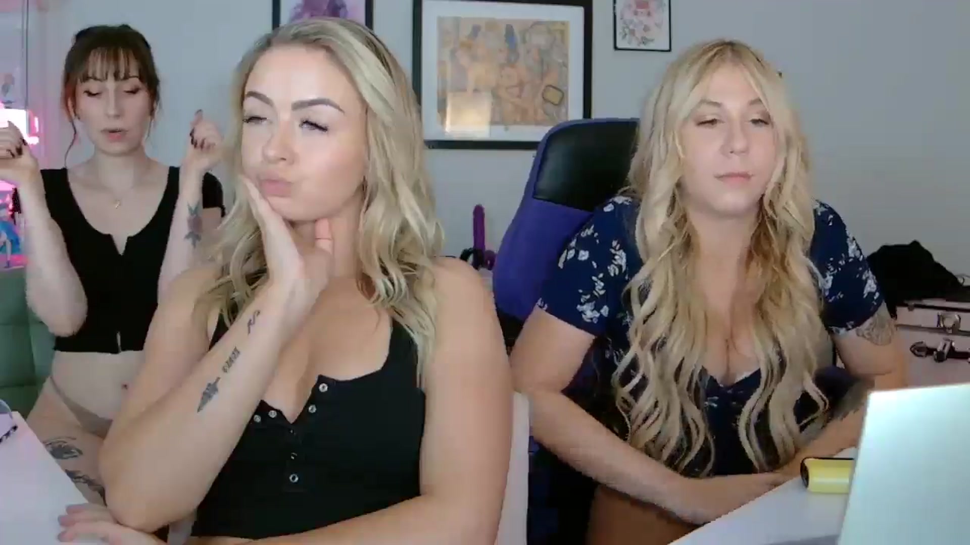 Gallery image thumbnail from Mochi's myfreecams stream on, 08/18/2025, 03:15 image 11 of 20