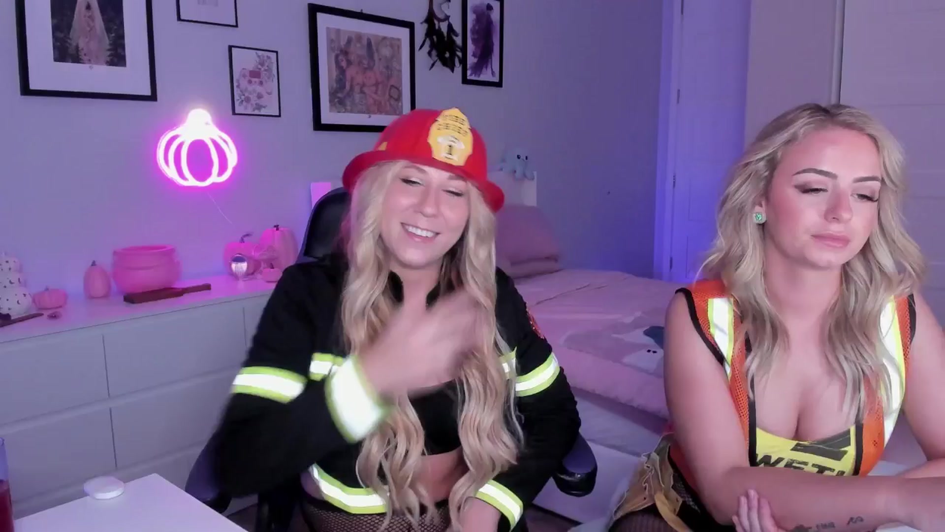 Gallery image thumbnail from Mochi's myfreecams stream on, 10/04/2025, 04:51 image 6 of 20