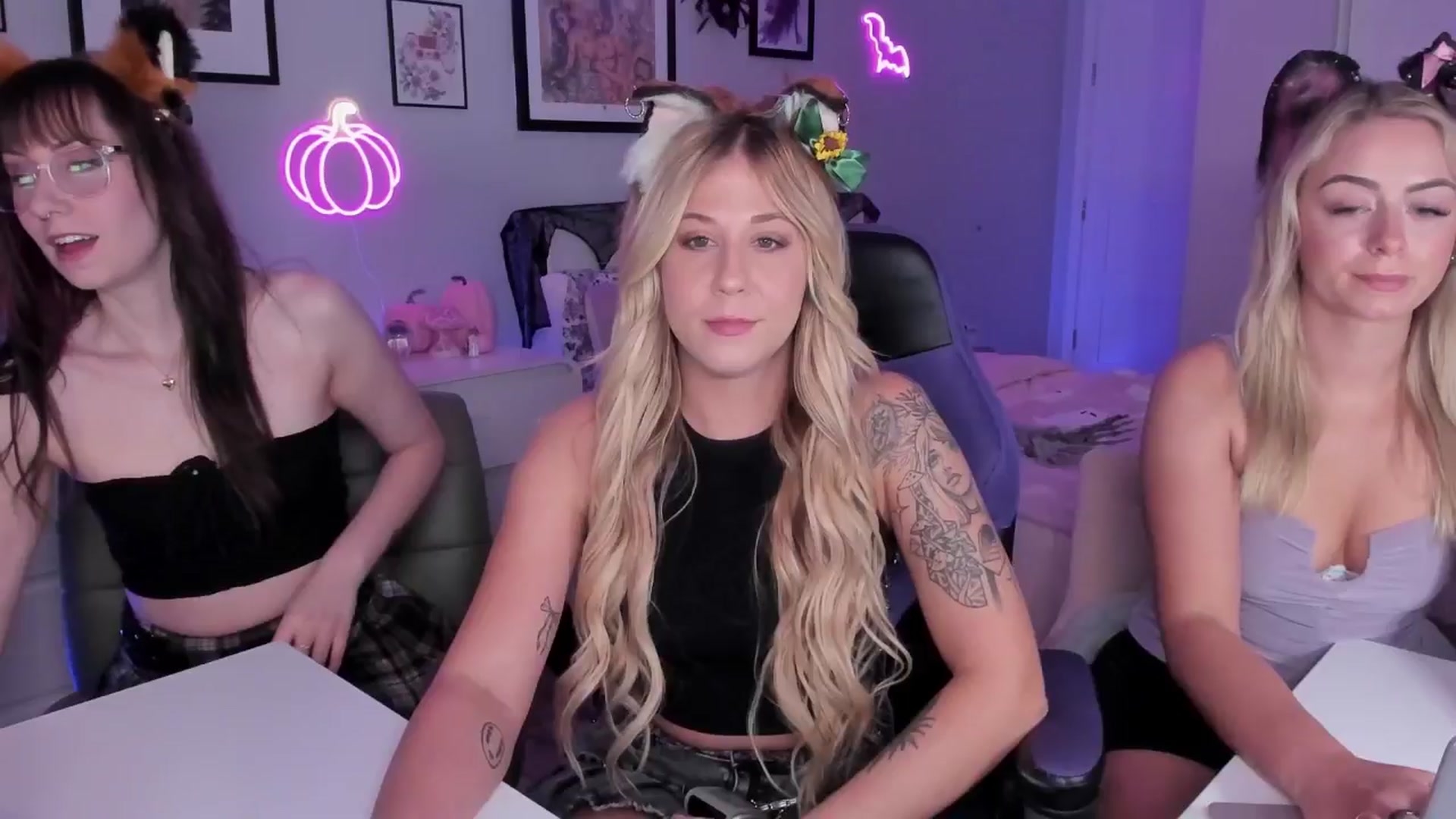 Gallery image thumbnail from Mochi's myfreecams stream on, 10/06/2025, 04:15 image 1 of 20