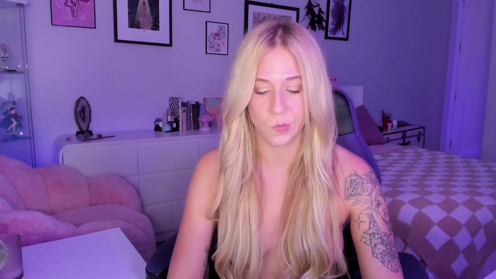 Gallery image thumbnail from Mochi's myfreecams stream on, 12/22/2025, 04:43 image 17 of 20