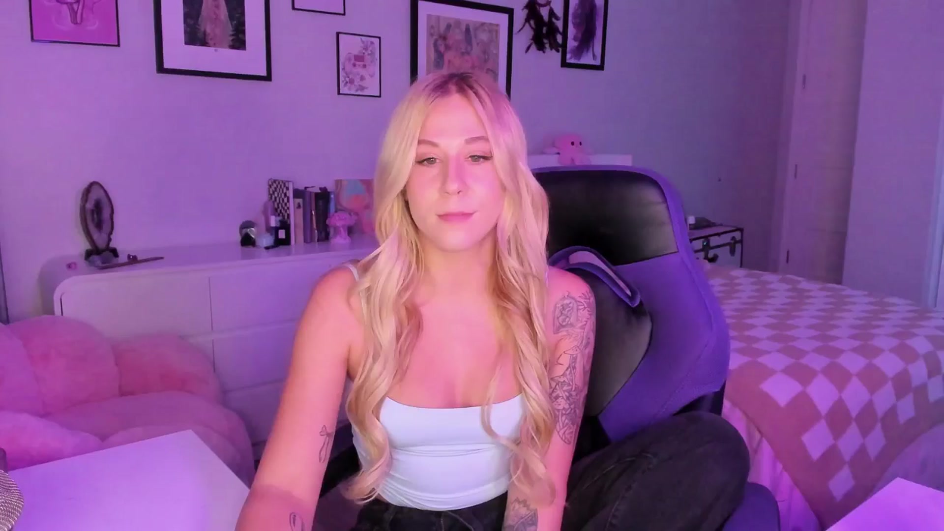 Gallery image thumbnail from Mochi's myfreecams stream on, 12/23/2025, 05:31 image 17 of 20