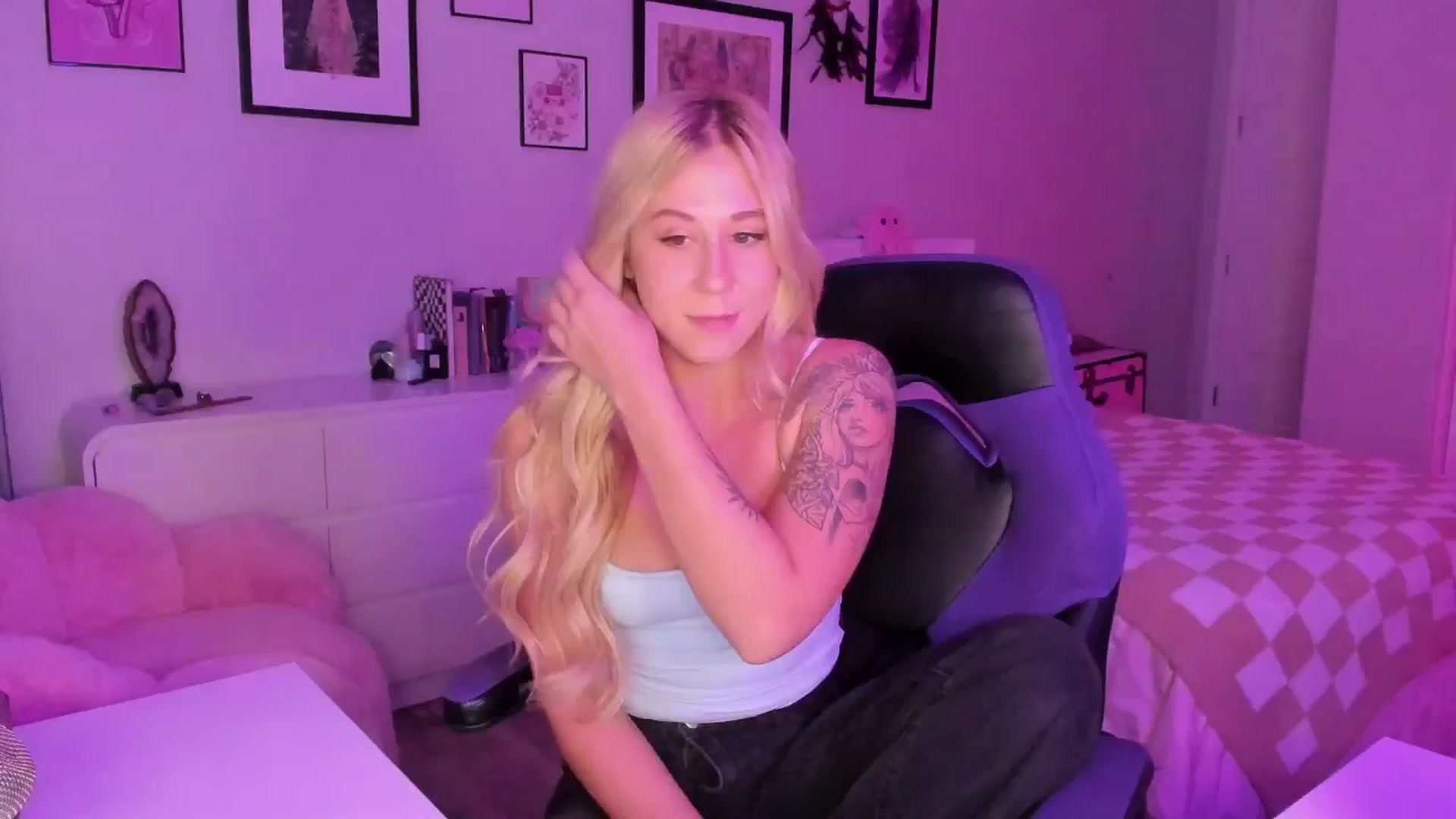 Gallery image thumbnail from Mochi's myfreecams stream on, 12/23/2025, 05:31 image 15 of 20
