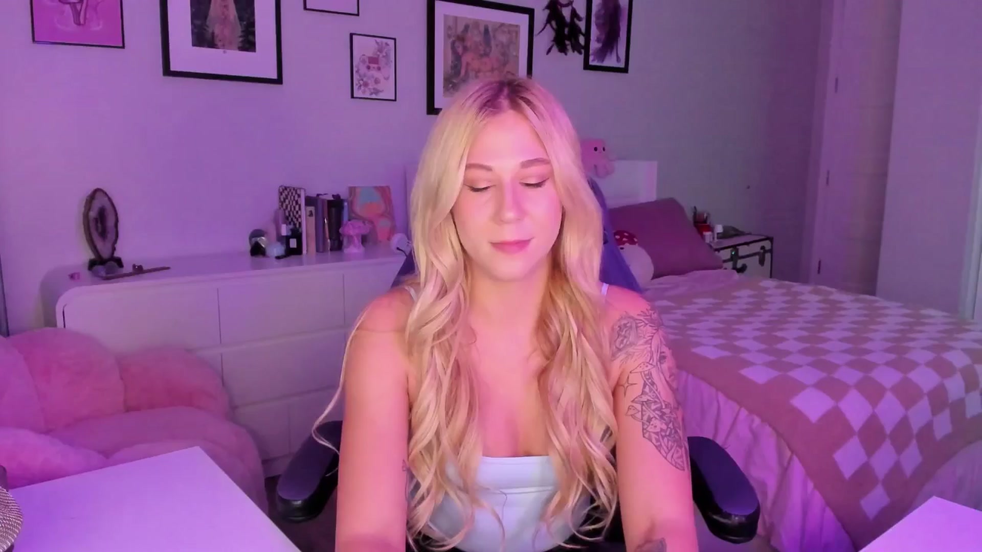 Gallery image thumbnail from Mochi's myfreecams stream on, 12/23/2025, 05:31 image 8 of 20