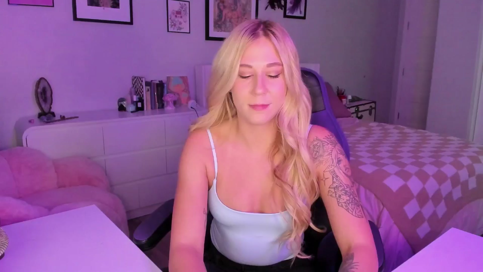 Gallery image thumbnail from Mochi's myfreecams stream on, 12/23/2025, 05:31 image 5 of 20