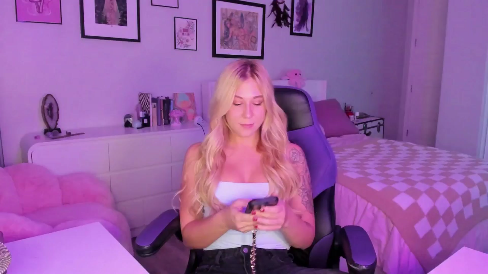 Gallery image thumbnail from Mochi's myfreecams stream on, 12/23/2025, 05:31 image 14 of 20