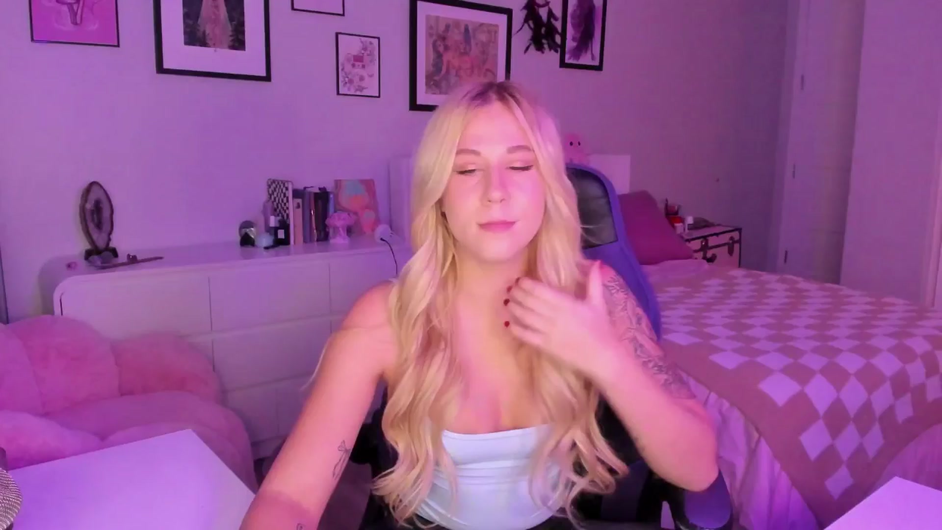 Gallery image thumbnail from Mochi's myfreecams stream on, 12/23/2025, 05:31 image 13 of 20