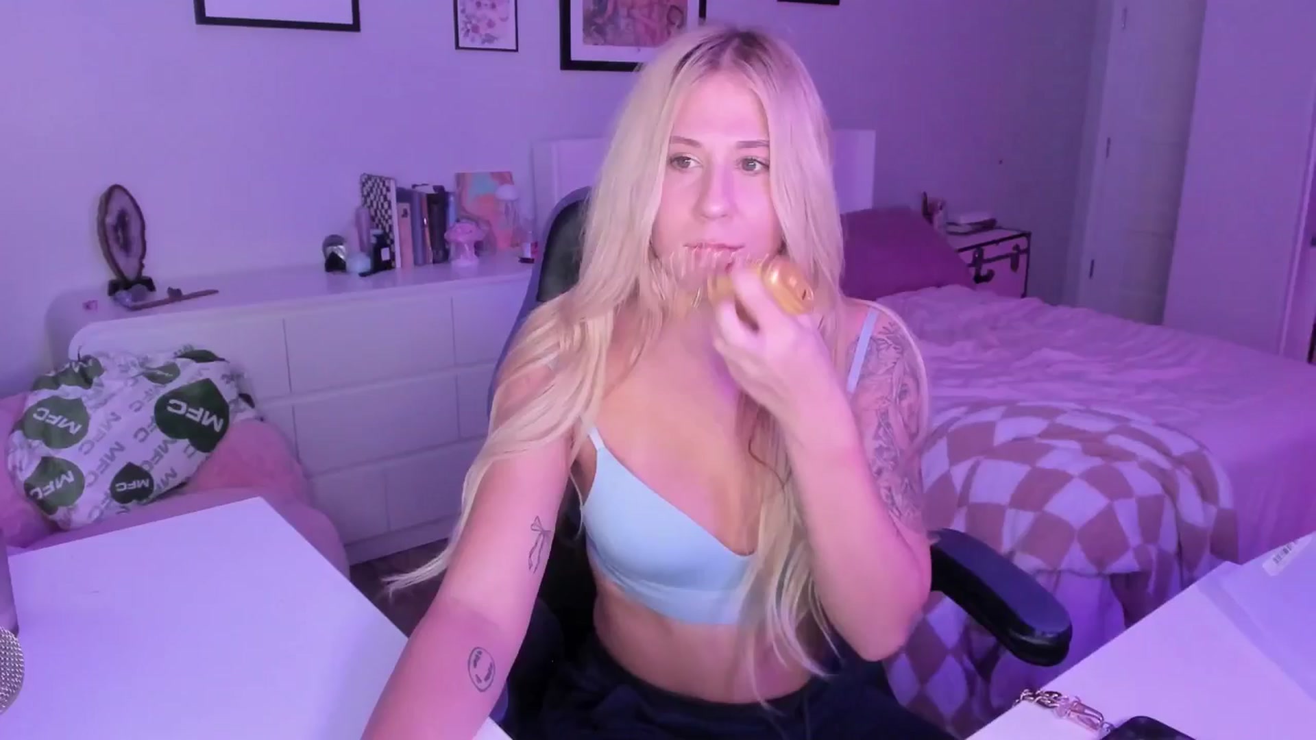 Gallery image thumbnail from Mochi's myfreecams stream on, 12/24/2025, 09:50 image 2 of 20