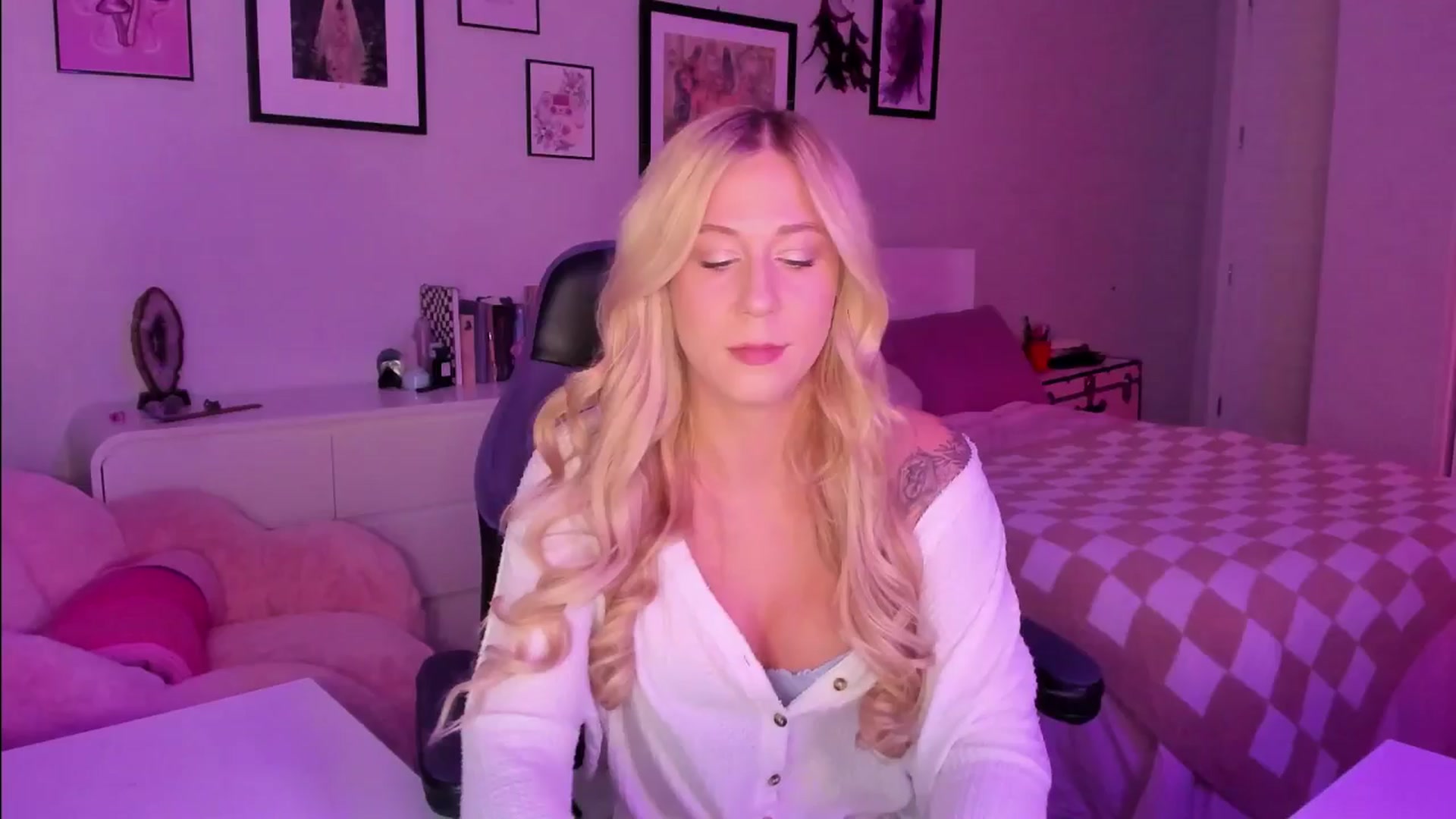 Gallery image thumbnail from Mochi's myfreecams stream on, 12/29/2025, 04:04 image 1 of 20