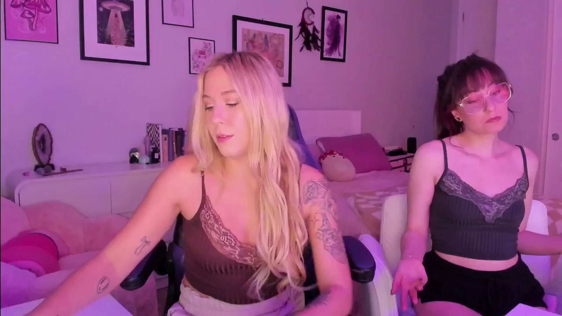 Gallery image thumbnail from Mochi's myfreecams stream on, 12/30/2025, 01:28 image 6 of 20