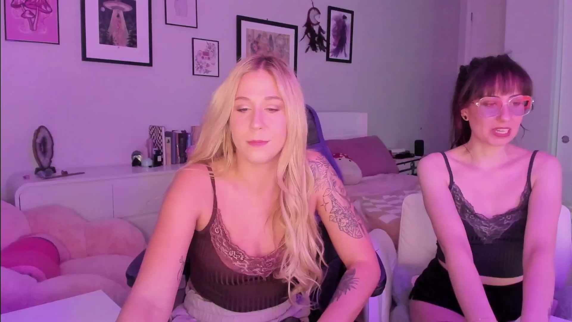 Gallery image thumbnail from Mochi's myfreecams stream on, 12/30/2025, 01:28 image 16 of 20