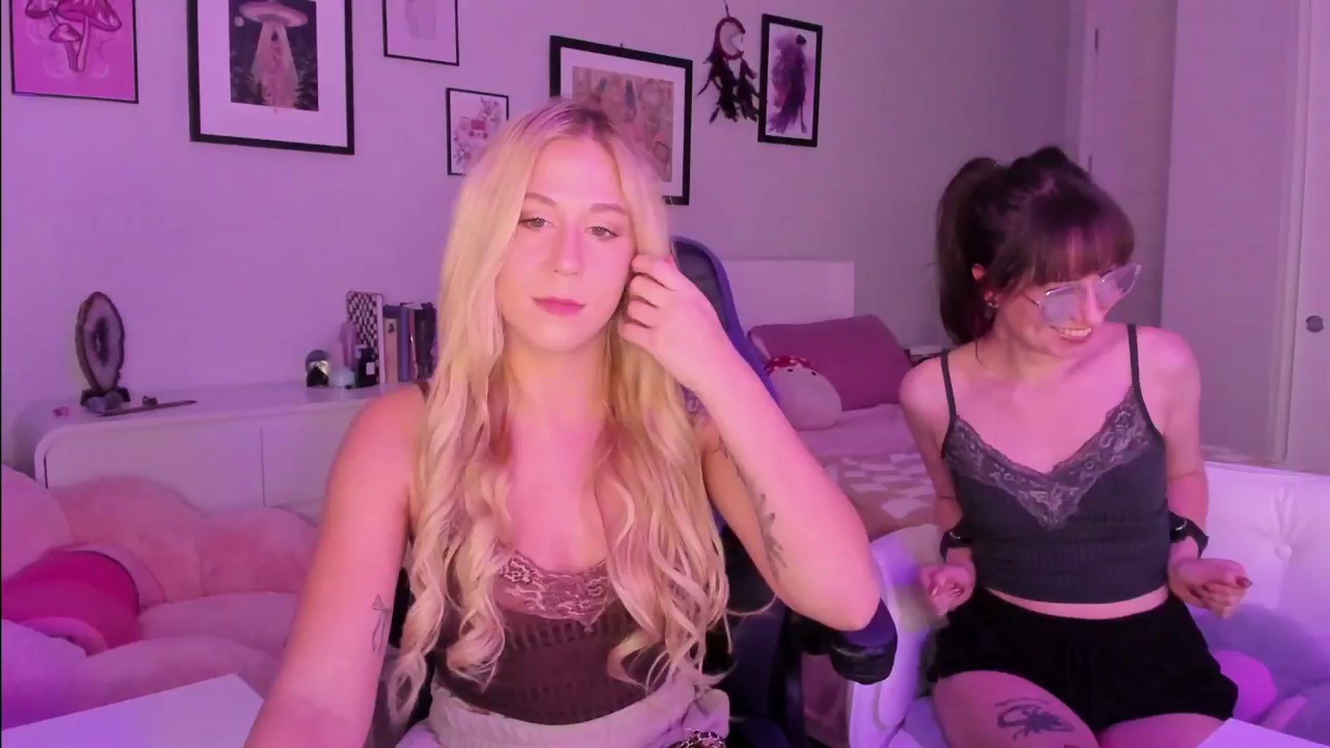 Gallery image thumbnail from Mochi's myfreecams stream on, 12/30/2025, 01:28 image 11 of 20