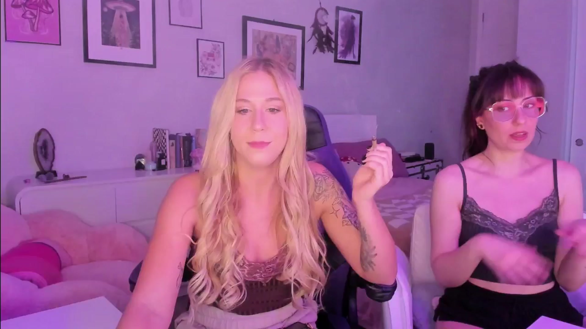 Gallery image thumbnail from Mochi's myfreecams stream on, 12/30/2025, 01:28 image 15 of 20