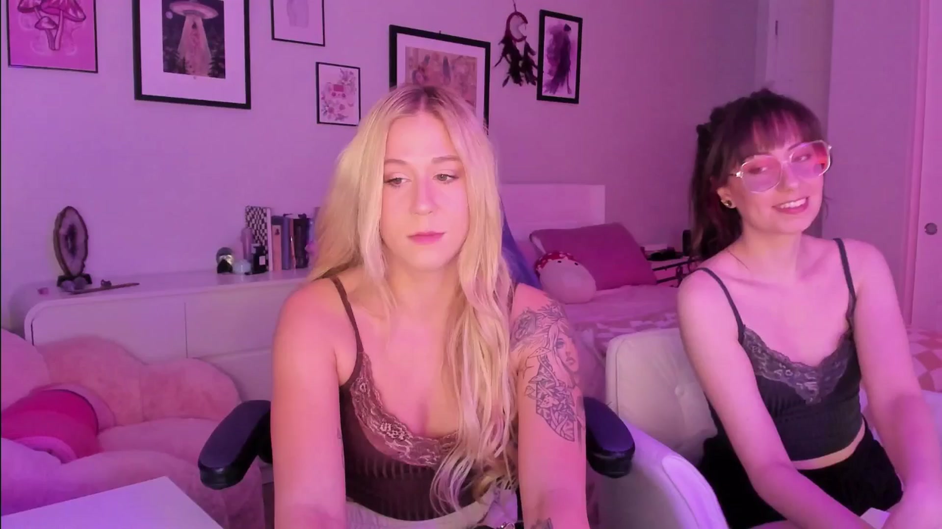 Gallery image thumbnail from Mochi's myfreecams stream on, 12/30/2025, 01:28 image 7 of 20